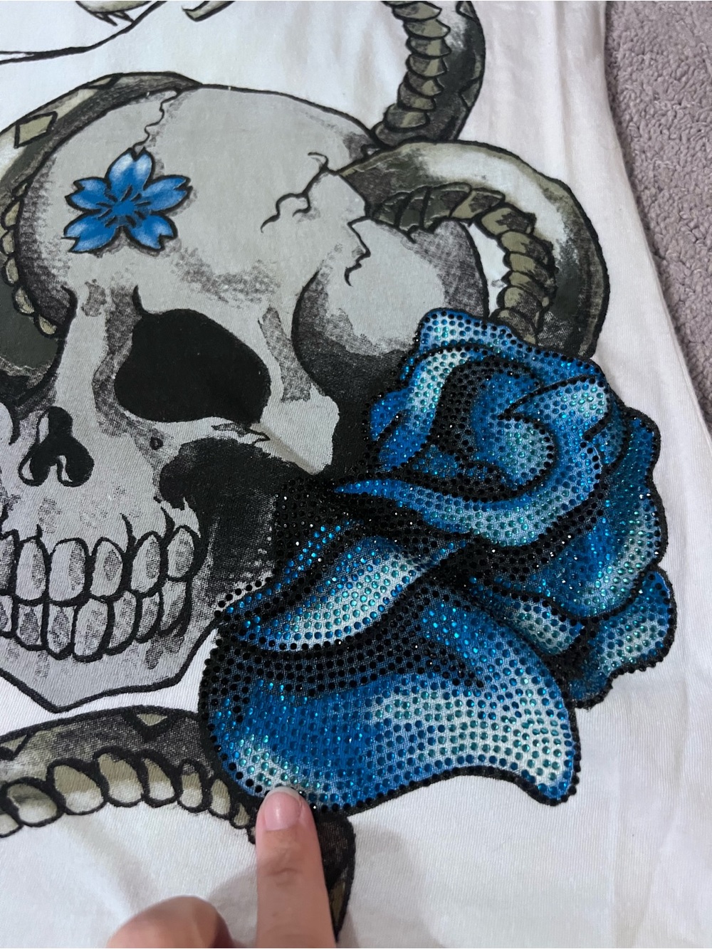 EUC! Lot of 4 “Sinful” By Affliction Brand Women’s Shirts Size Large - Picture 13 of 16